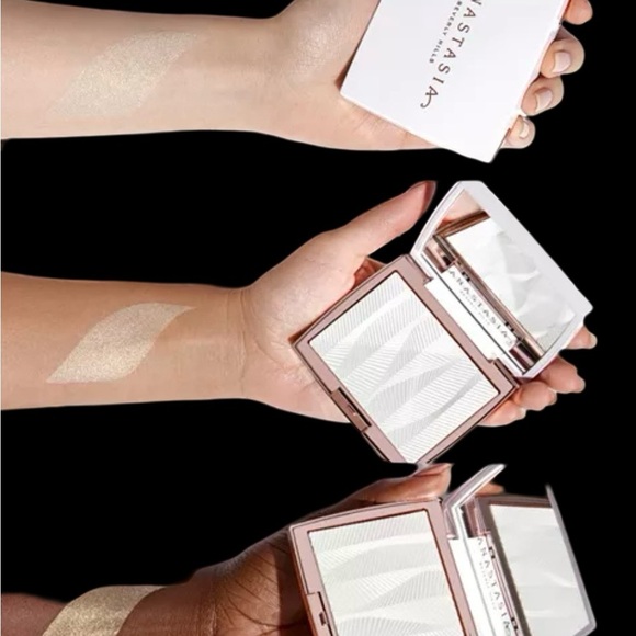 Anastasia Beverly Hills “Iced Out” White Highlighter Radiant Glow - New in Box - Picture 5 of 11